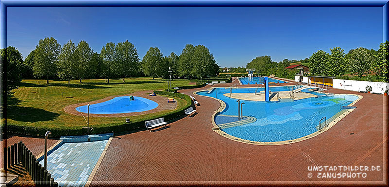 Panoramaansicht aus dem neuen Schwimmbad